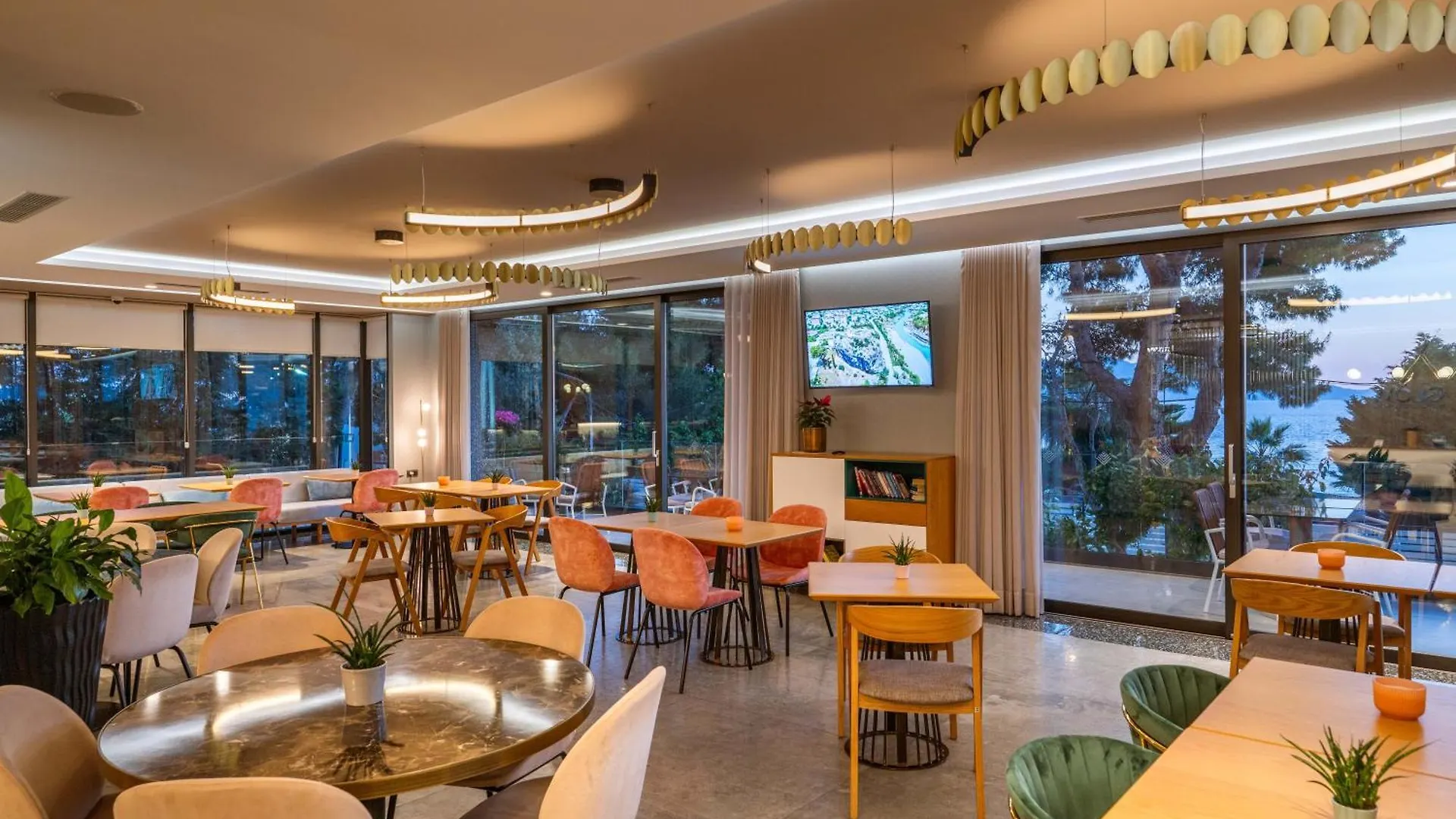 Glow Boutique Hotel & Suites Sarandë