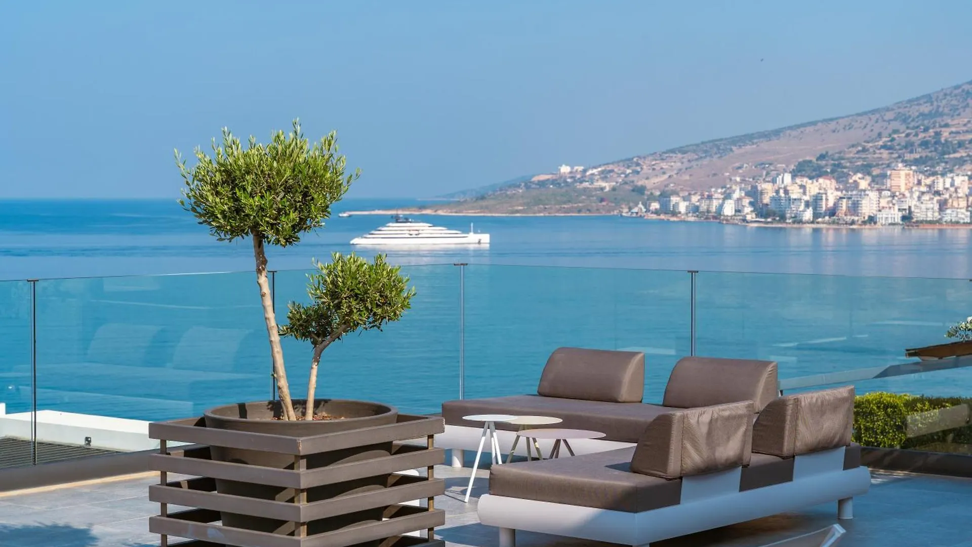 Glow Boutique Hotel & Suites Sarandë