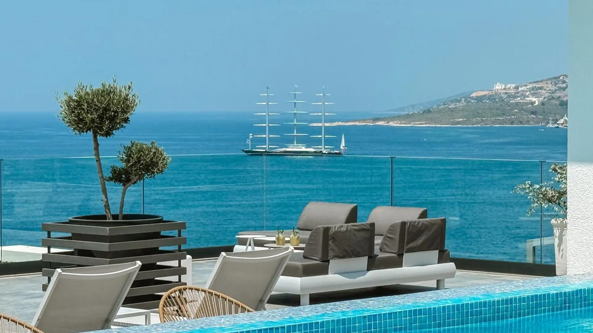 Glow Boutique Hotel & Suites Sarande