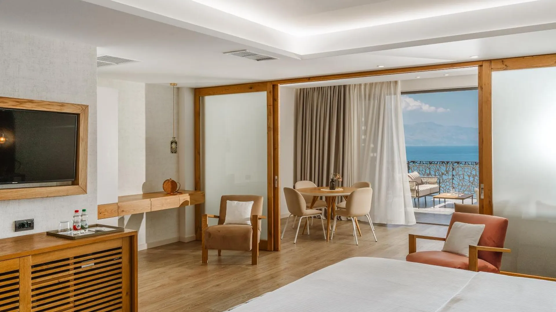 Glow Boutique Hotel & Suites Sarandë 4*,  Albânia