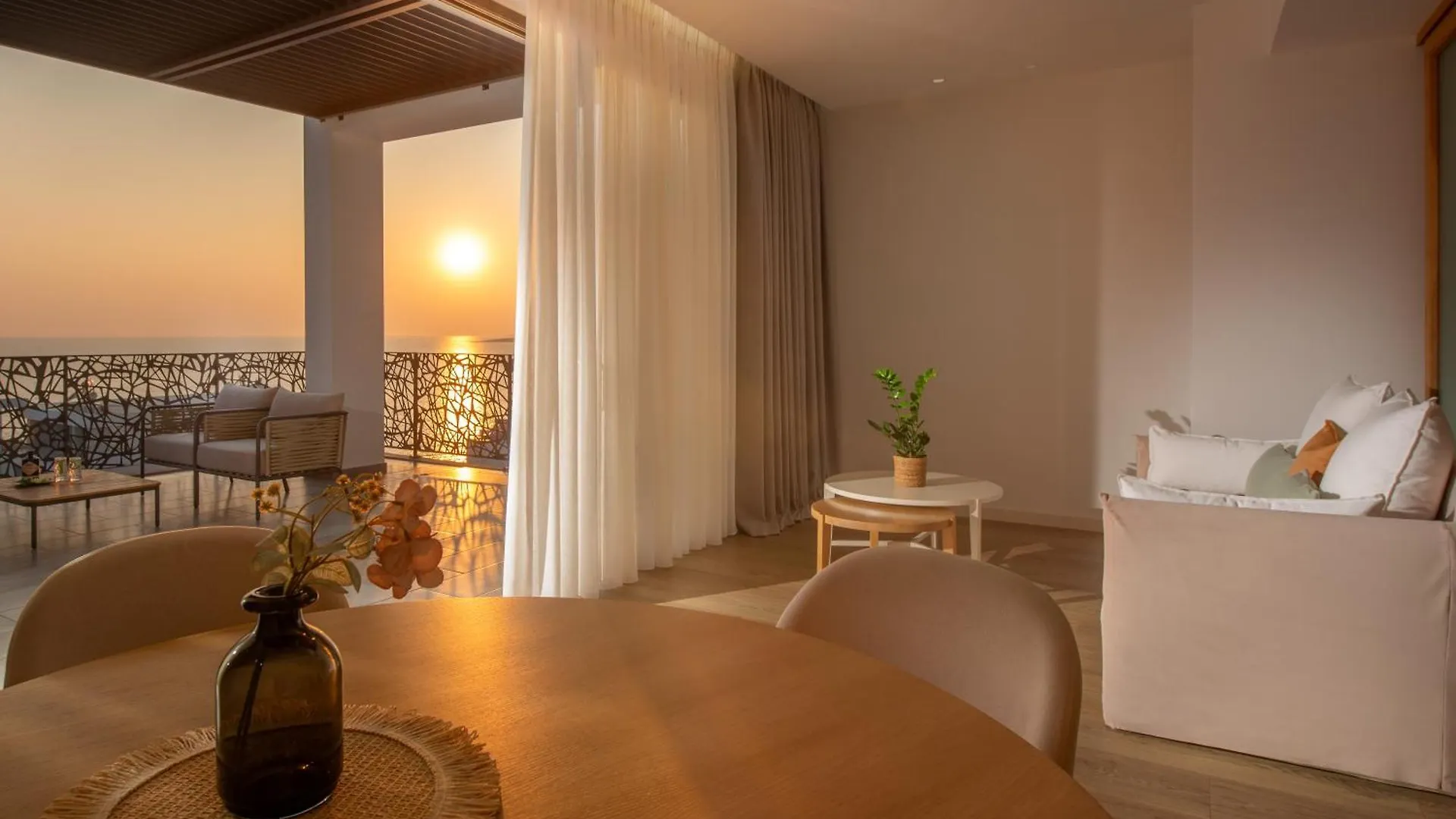 Glow Boutique Hotel & Suites Sarandë