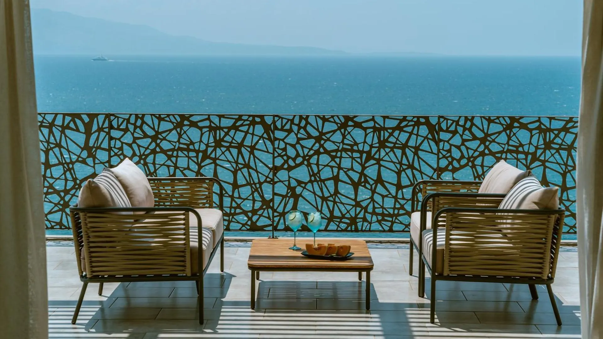 Glow Boutique Hotel & Suites Sarandë