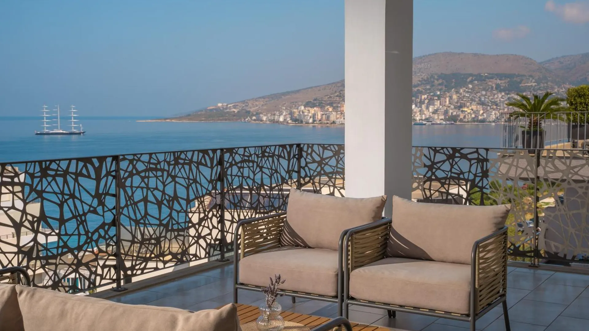 Glow Boutique Hotel & Suites Sarandë