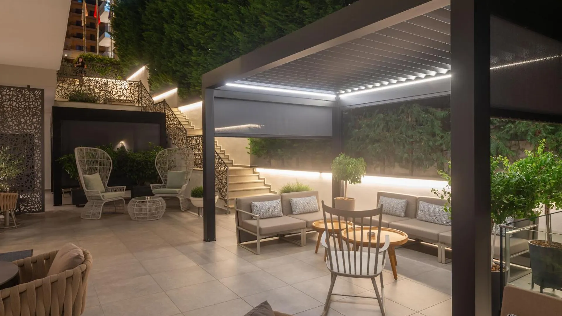 Glow Boutique Hotel & Suites Sarandë