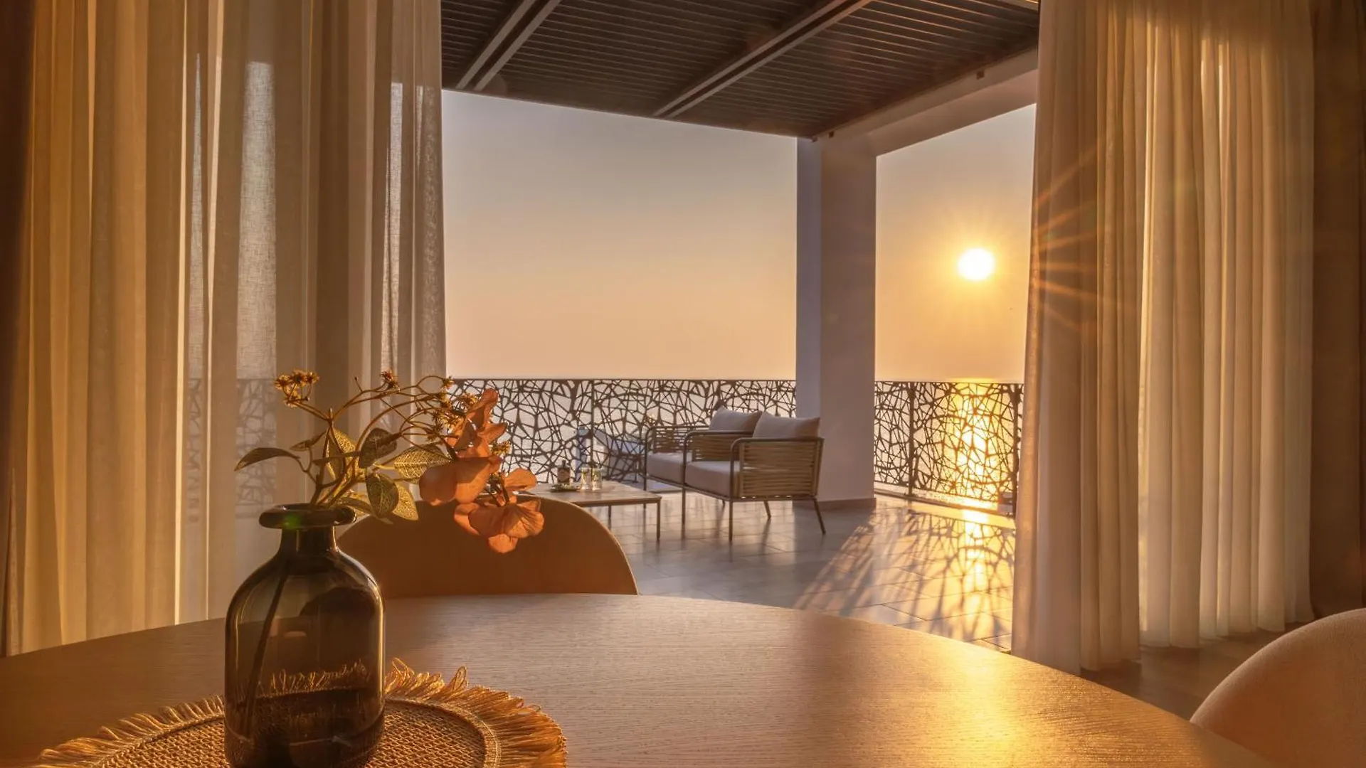 Glow Boutique Hotel & Suites Sarandë