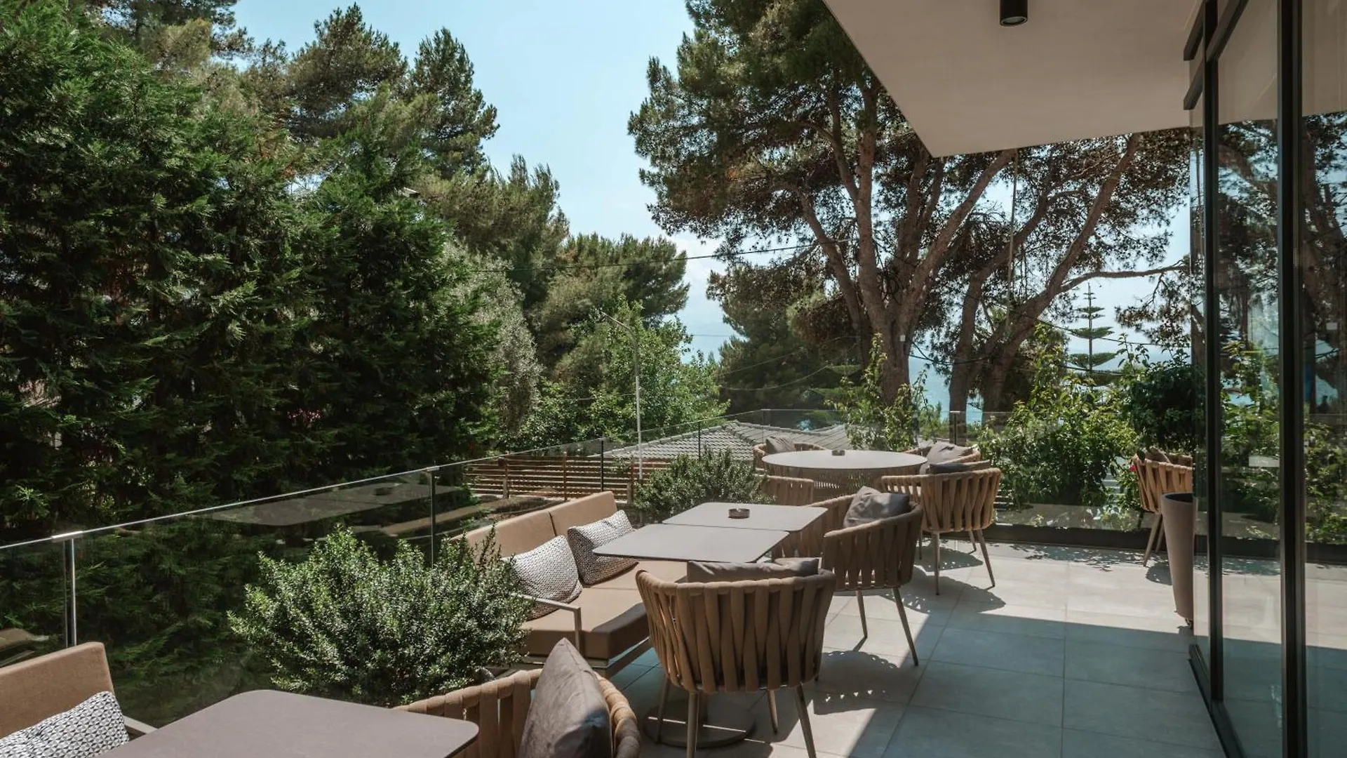 Glow Boutique Hotel & Suites Sarandë