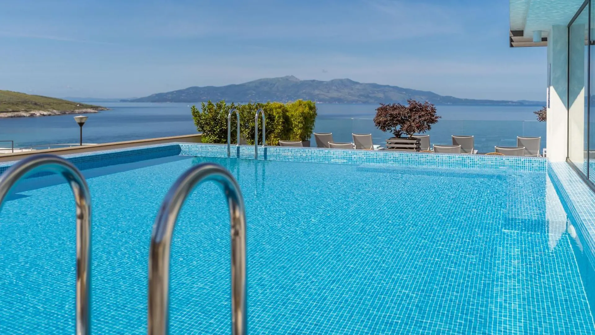 Glow Boutique Hotel & Suites Саранда