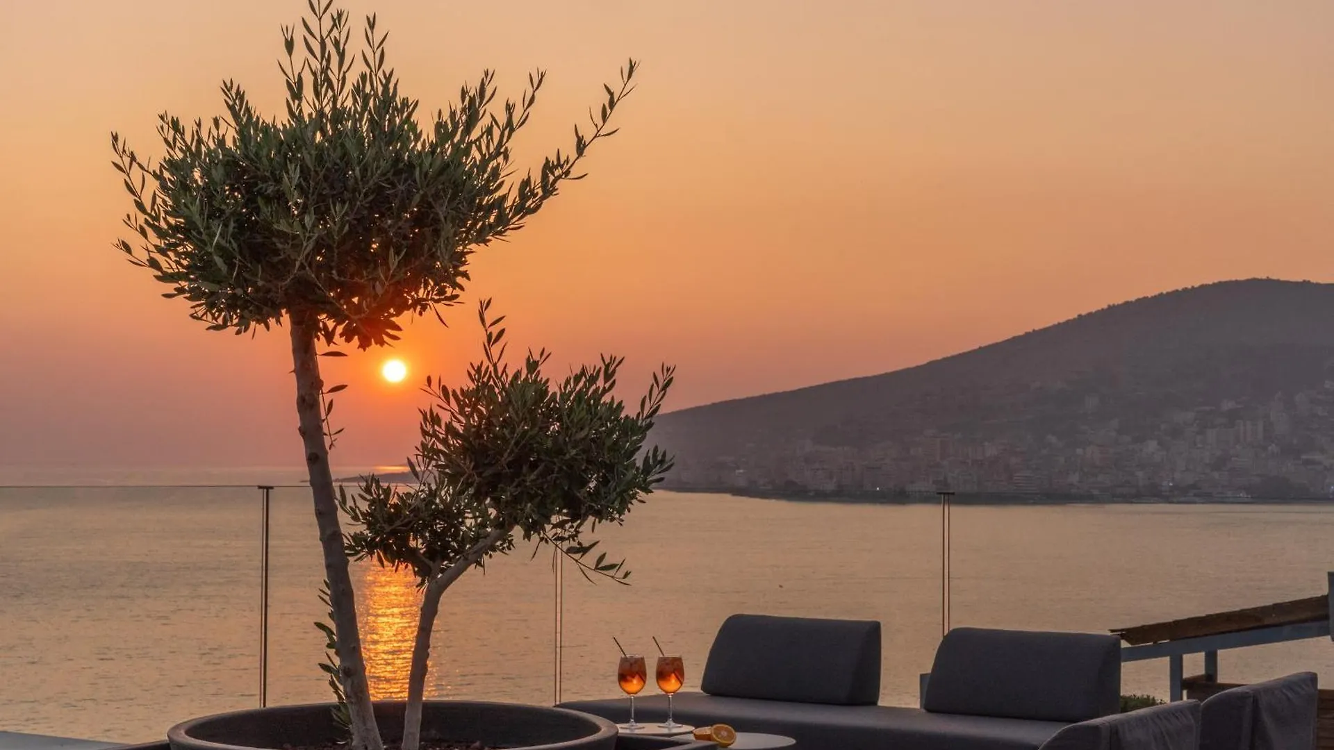 Glow Boutique Hotel & Suites Sarande