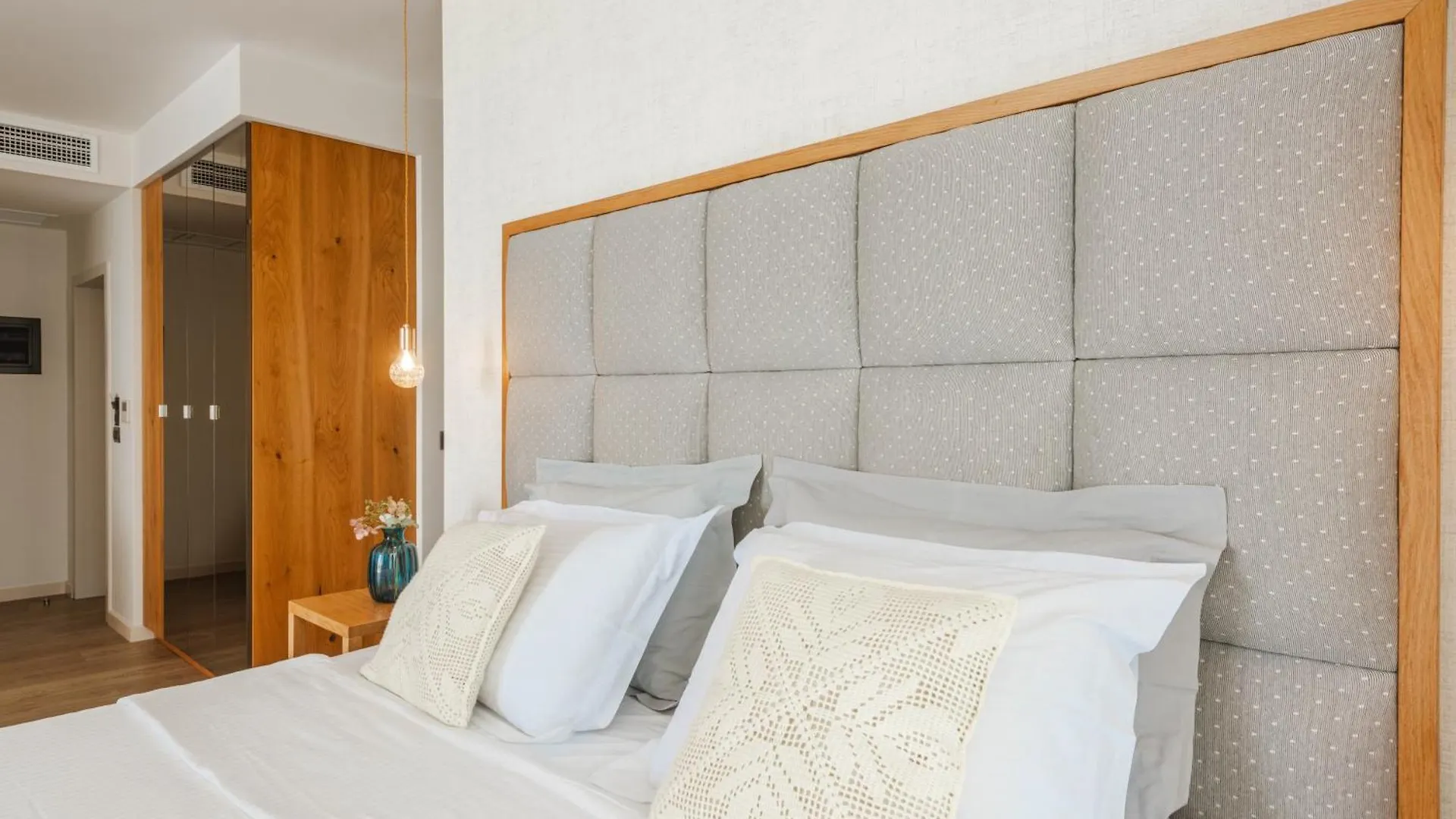 Glow Boutique Hotel & Suites Sarande